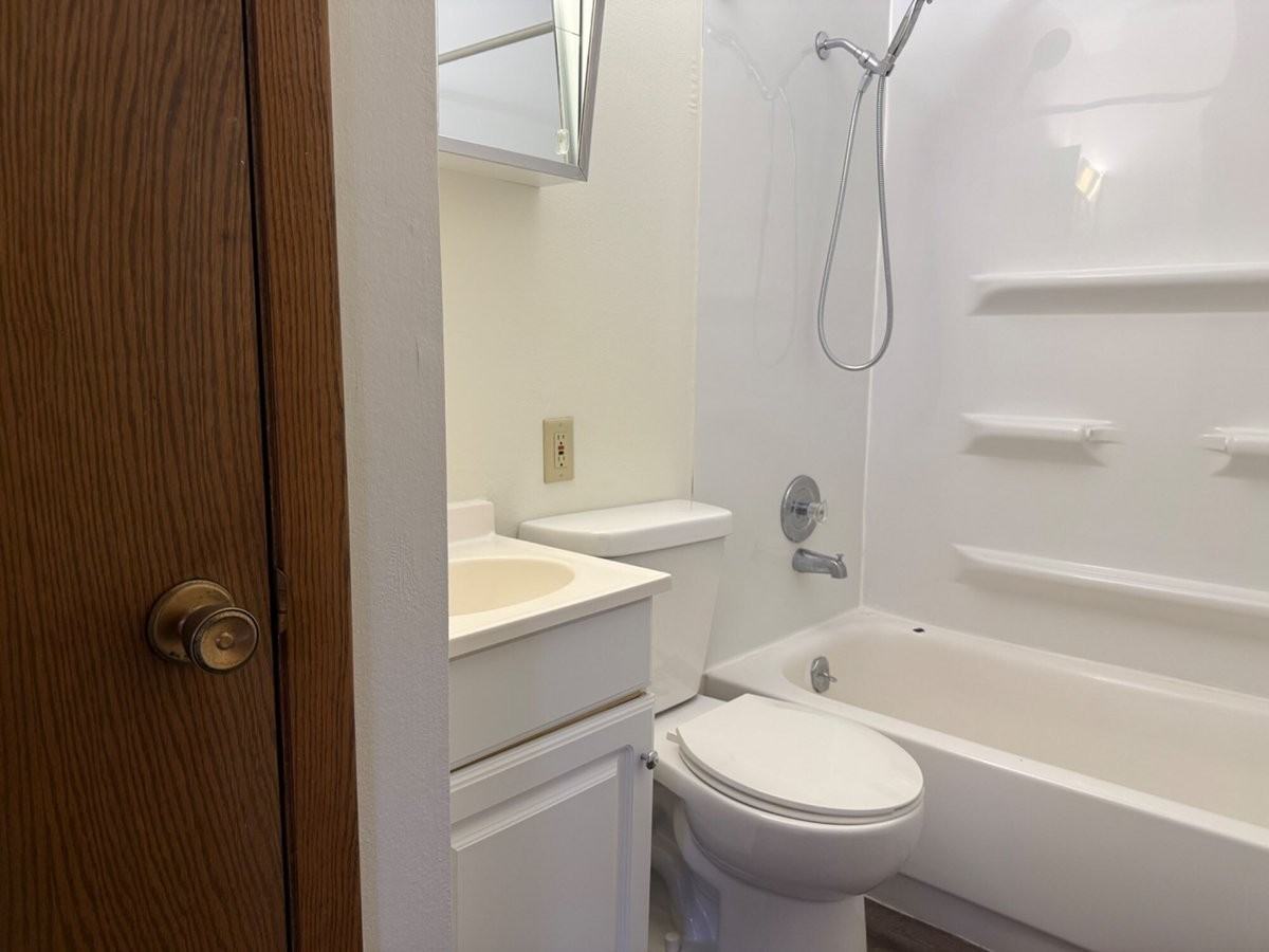 320 6th St S #4 - Photo 4 of 16