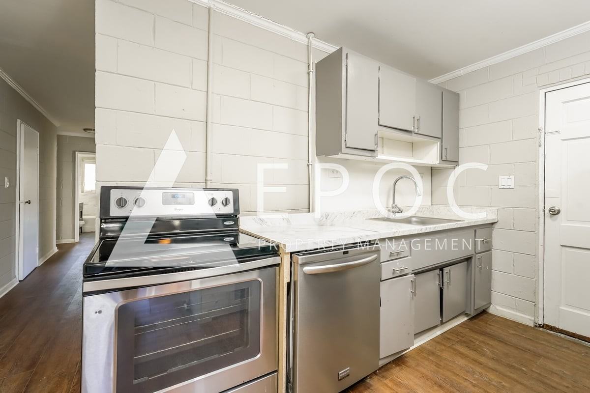 1001 Richland St #B - Photo 3 of 15