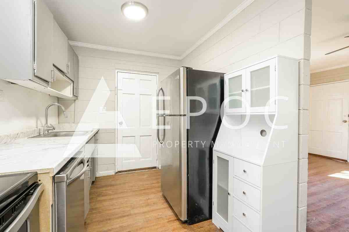 1001 Richland St #B - Photo 5 of 15