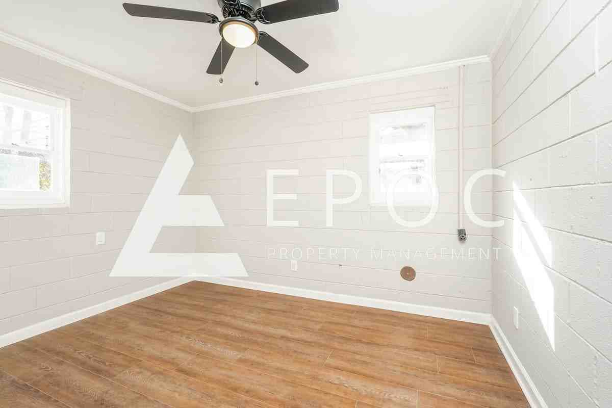 1001 Richland St #B - Photo 6 of 15