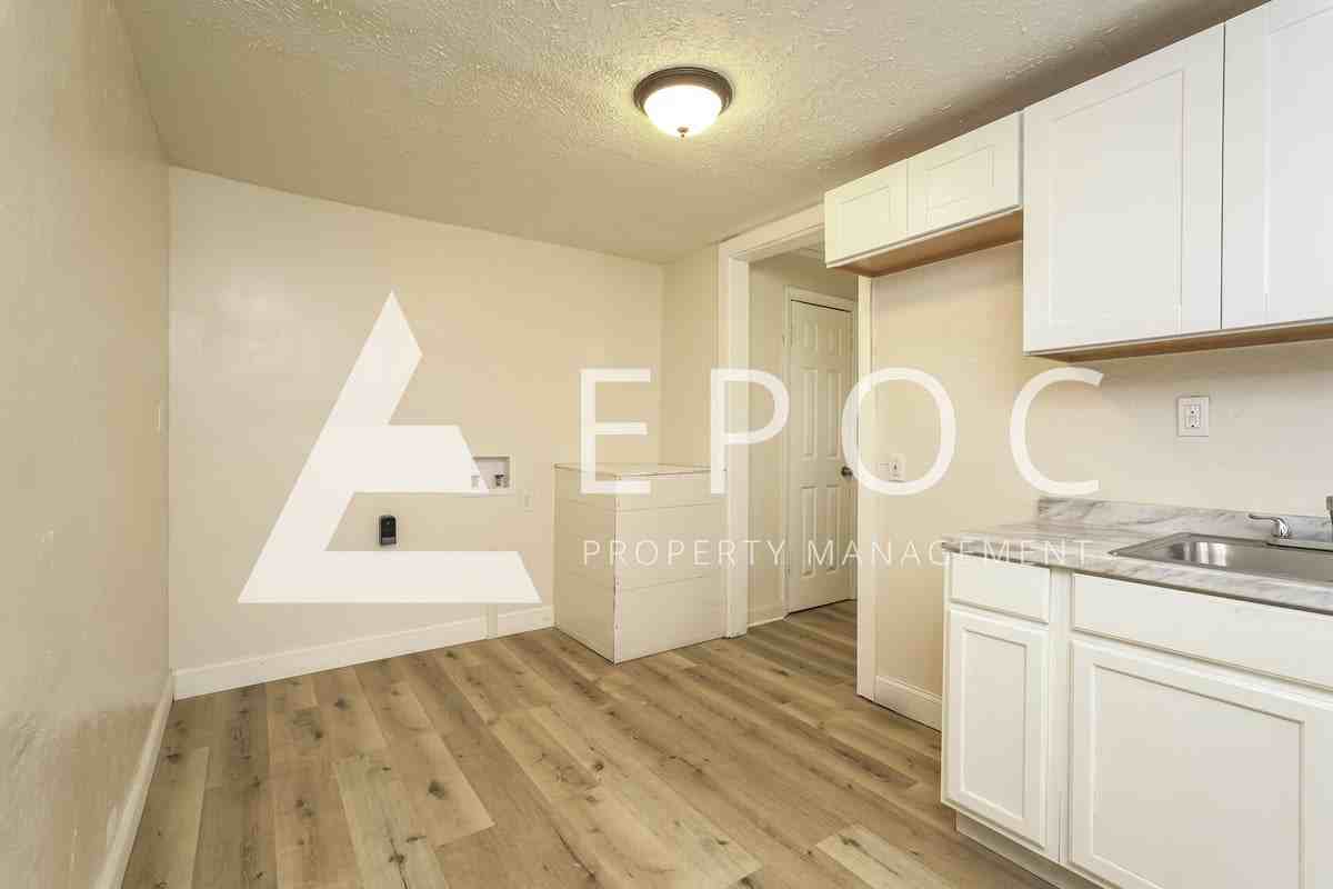 1021 Richland St #B - Photo 2 of 15