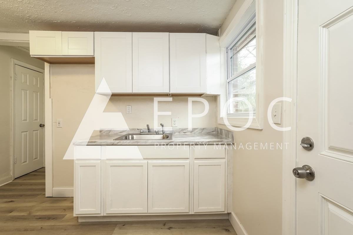 1021 Richland St #B - Photo 4 of 15