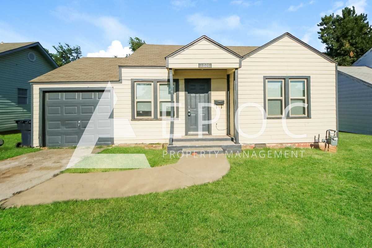 1026 N Lackey St - Photo 2 of 18