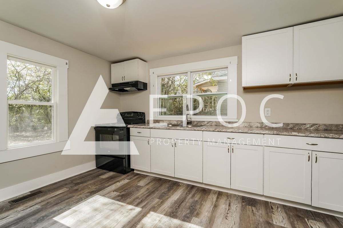 1210 Ragan Ave - Photo 3 of 16