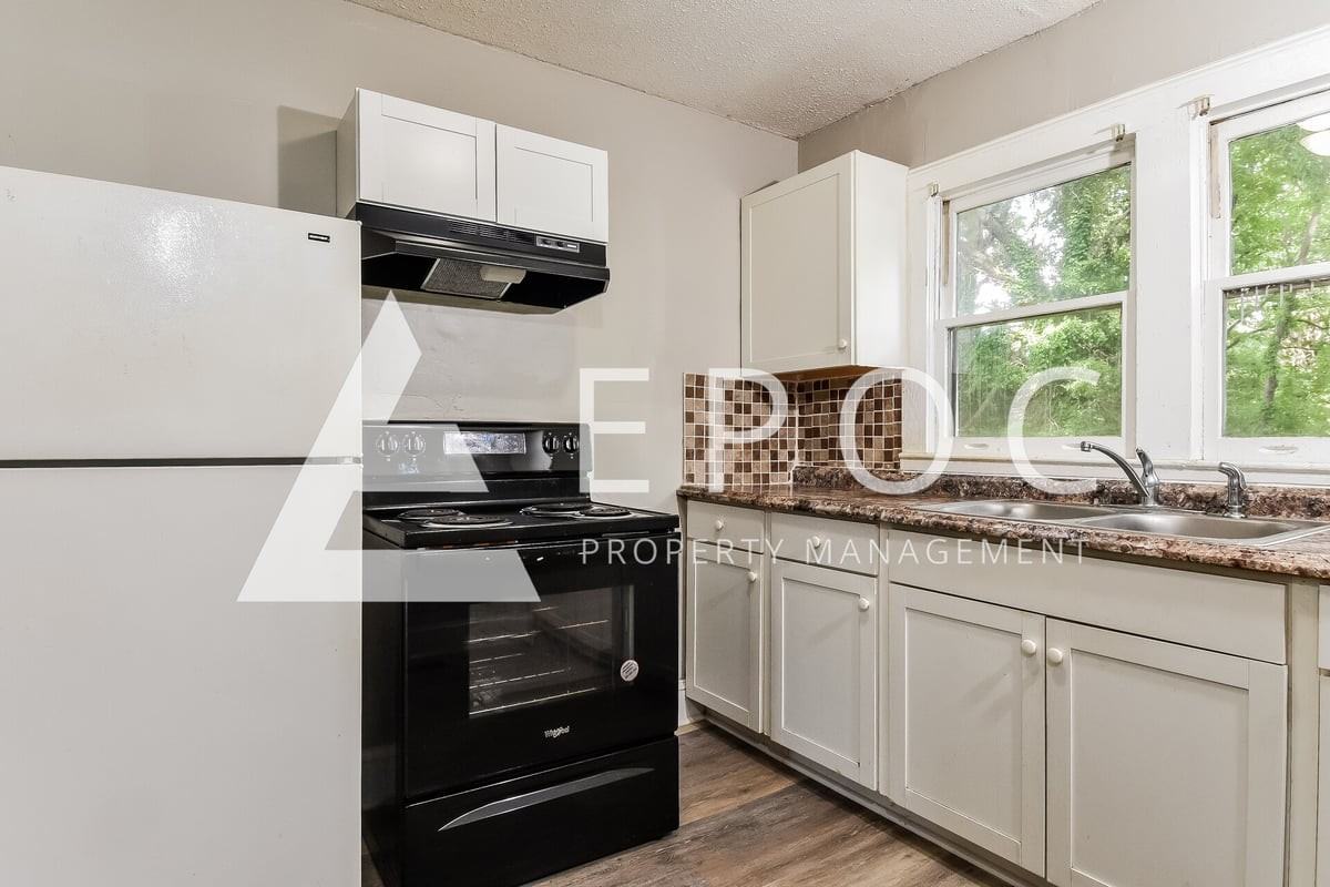 1423 Dellabrook Rd - Photo 2 of 13