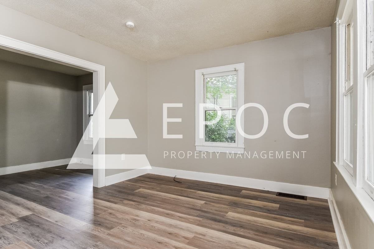 1423 Dellabrook Rd - Photo 4 of 13