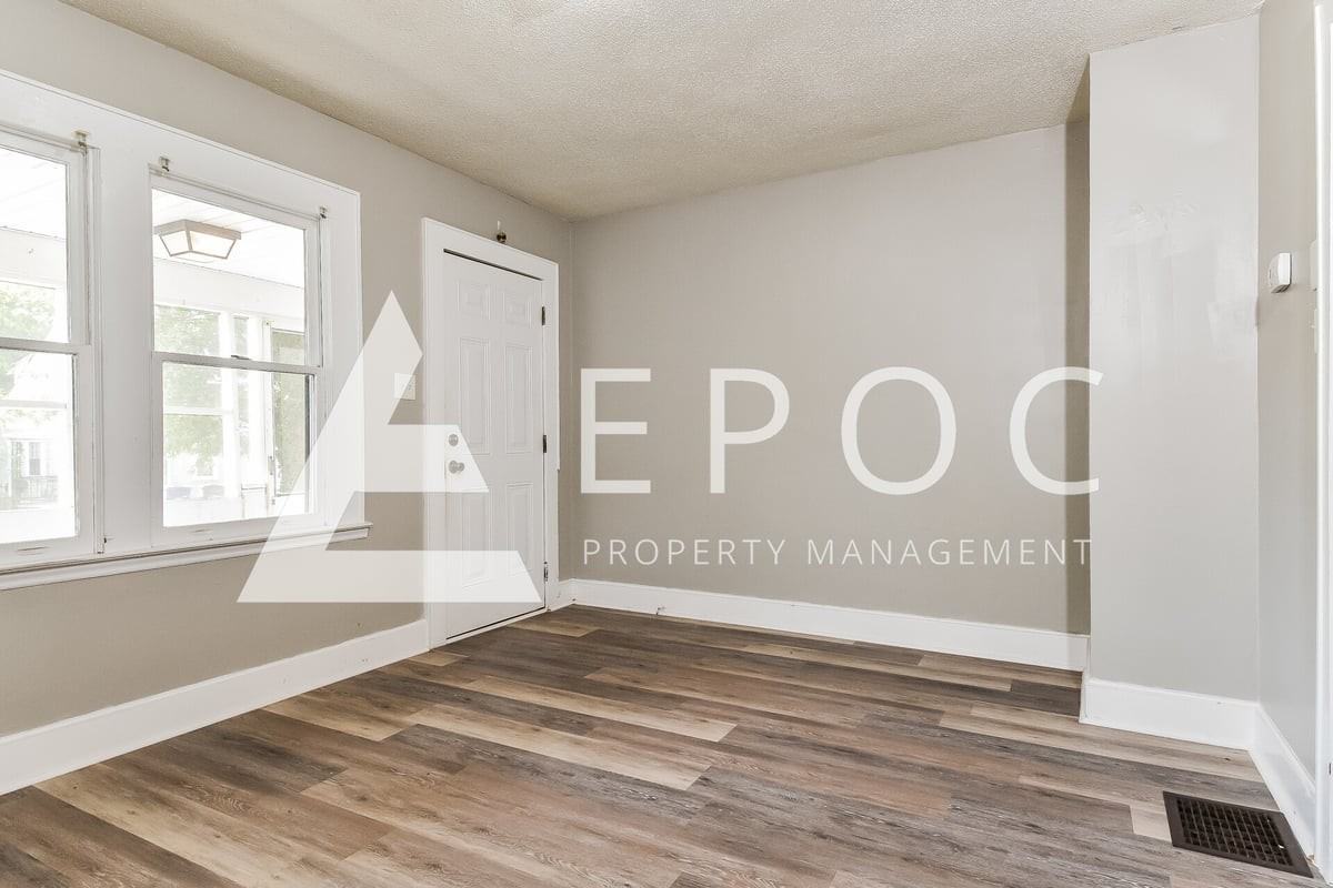 1423 Dellabrook Rd - Photo 5 of 13