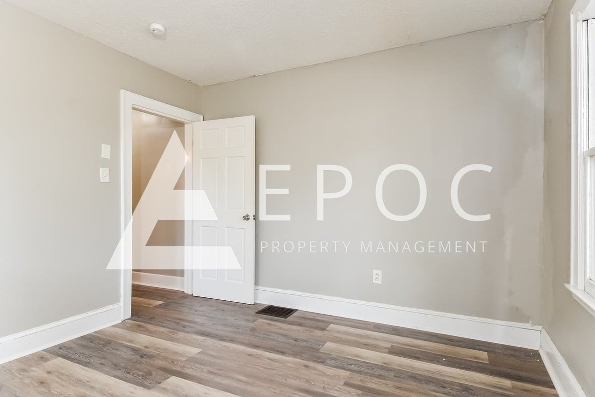 1423 Dellabrook Rd - Photo 6 of 13