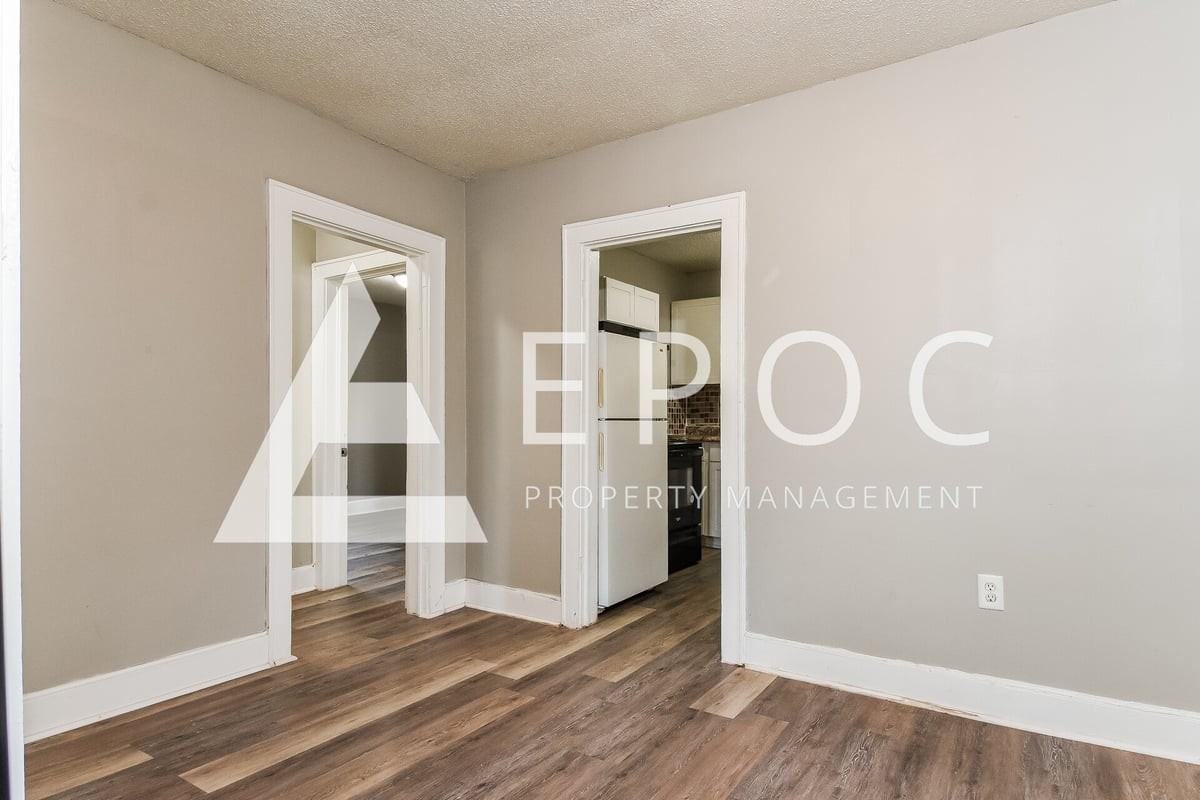 1423 Dellabrook Rd - Photo 7 of 13