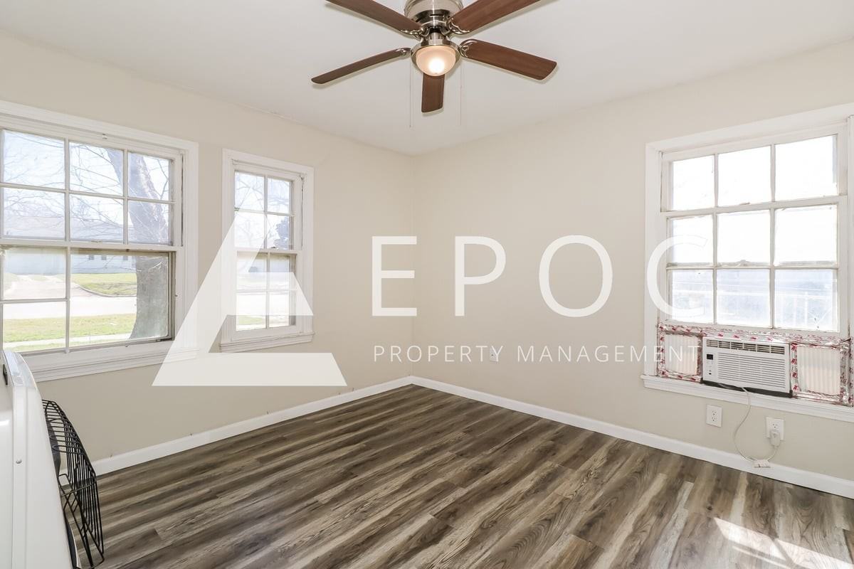 1702 S 9th St - Photo 5 of 18