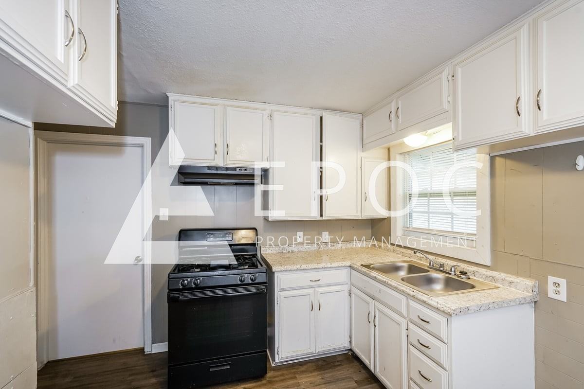 1913 Nelva St - Photo 4 of 17