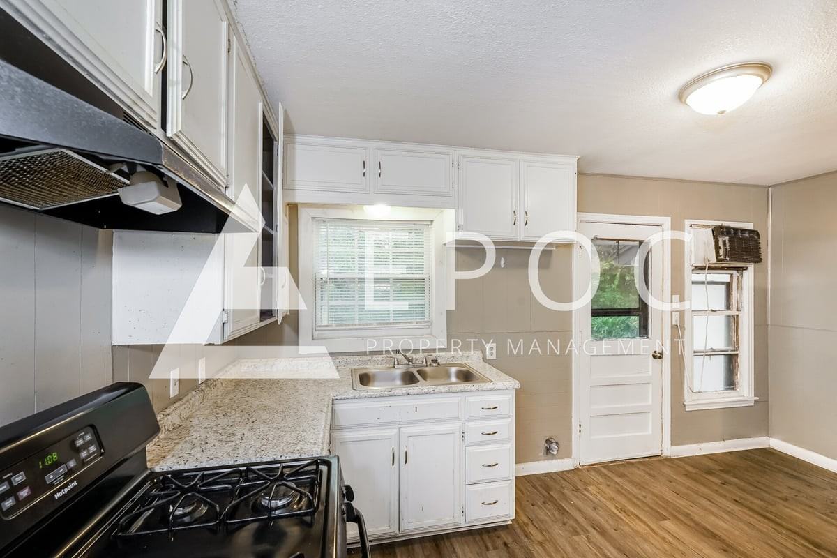 1913 Nelva St - Photo 5 of 17