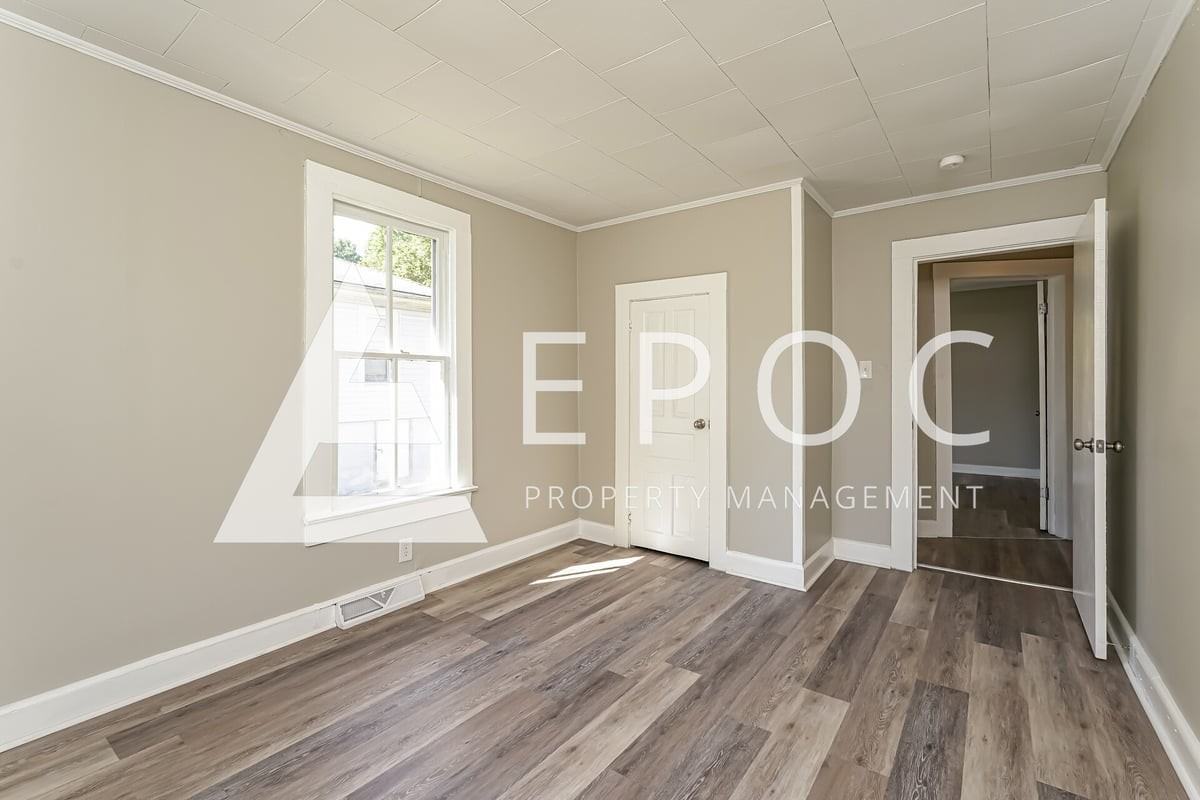 2017 E 18th St - Photo 4 of 17