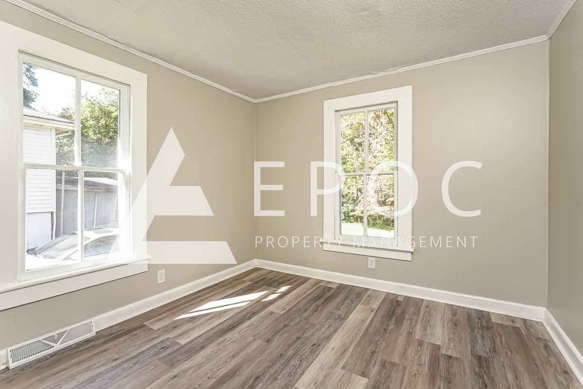 2017 E 18th St - Photo 5 of 17