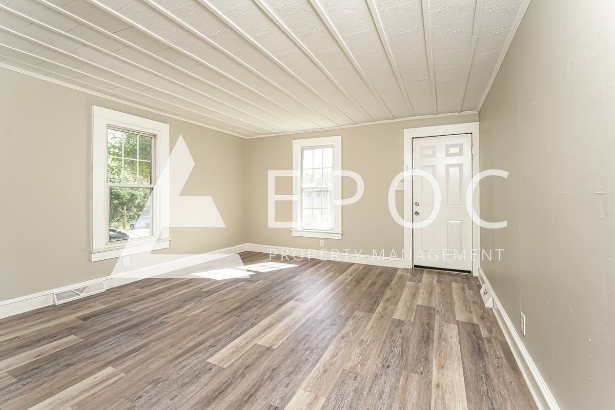 2017 E 18th St - Photo 6 of 17