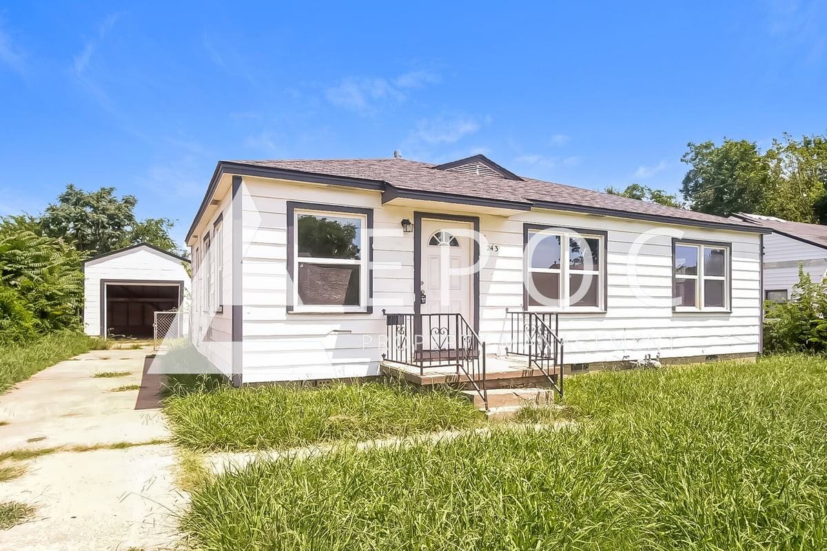 243 E 27th Pl N - Photo 2 of 13