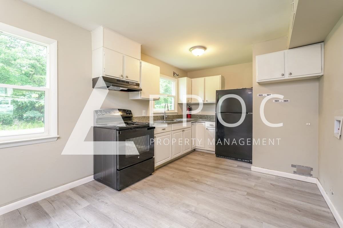 4114 Carnation Dr - Photo 3 of 15