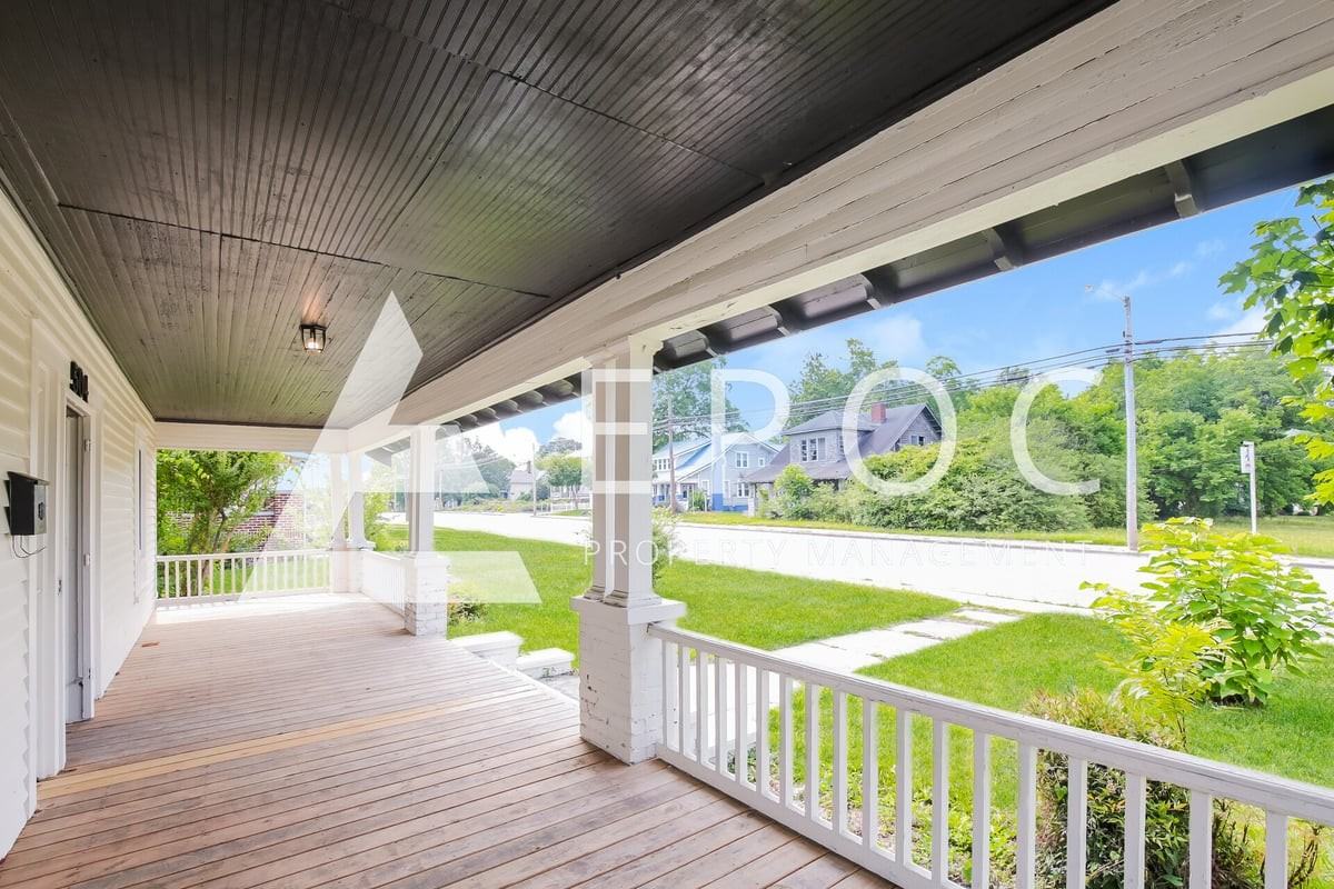 504 Lexington Ave - Photo 3 of 15