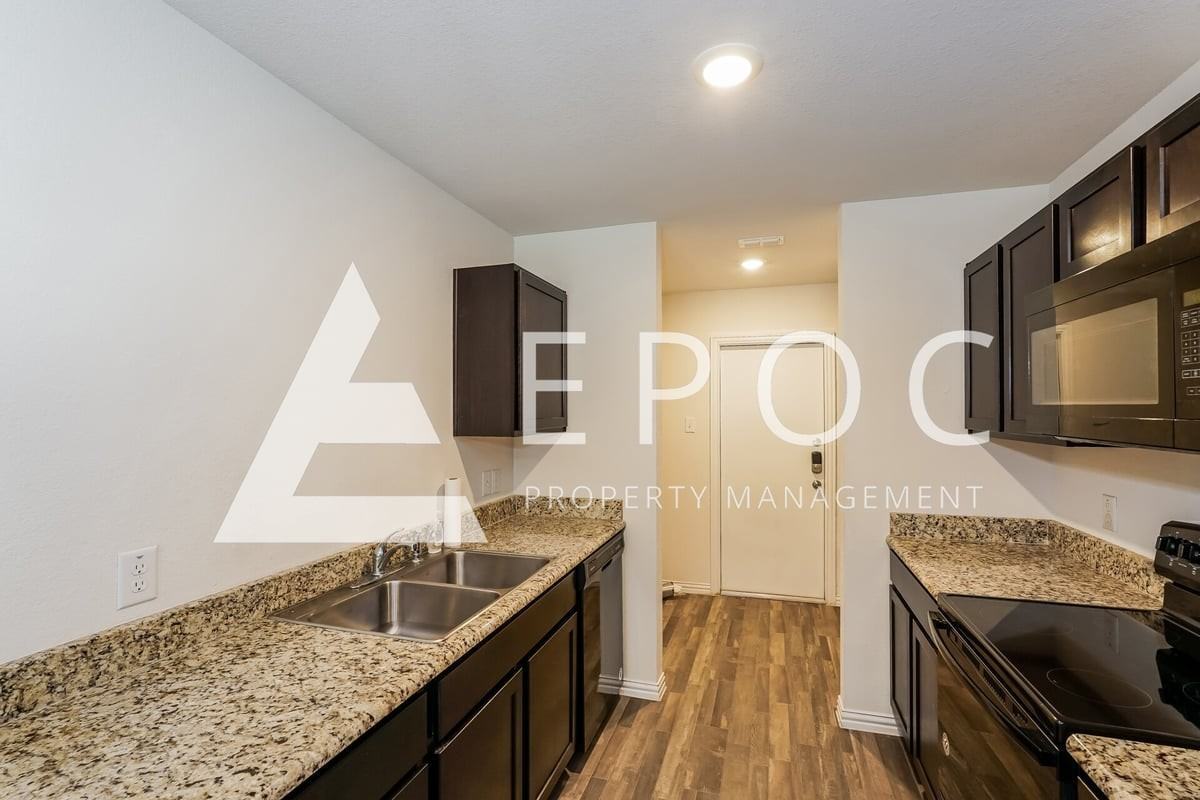 719 N 13th St - Photo 4 of 15