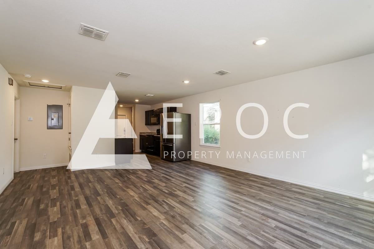 719 N 13th St - Photo 5 of 15