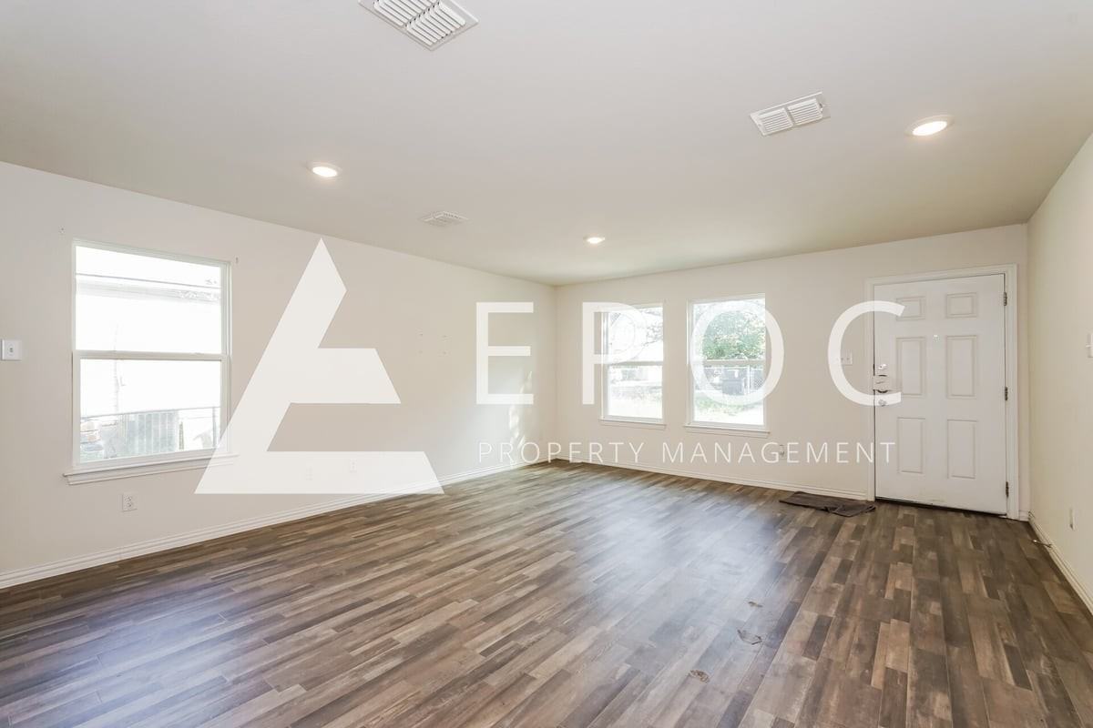 719 N 13th St - Photo 6 of 15