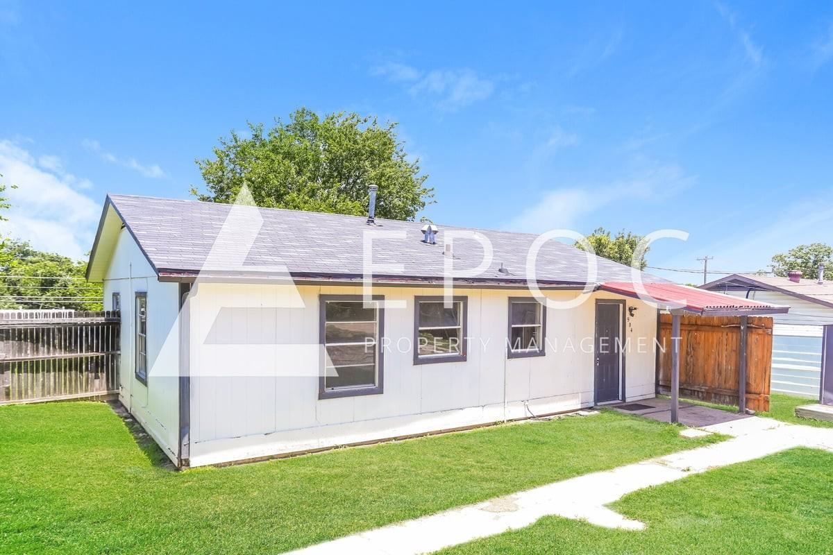 904 Florence Rd - Photo 2 of 15