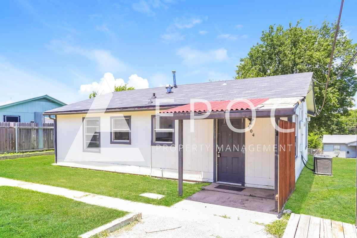 904 Florence Rd - Photo 3 of 15