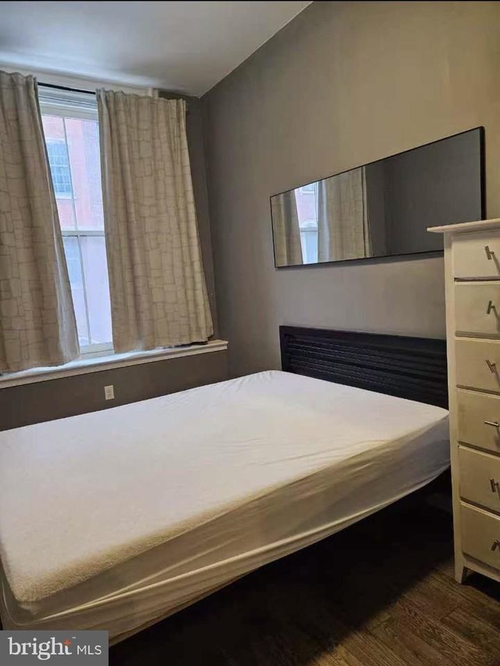 1829-2F Spruce St Apt 2f - Photo 4 of 11