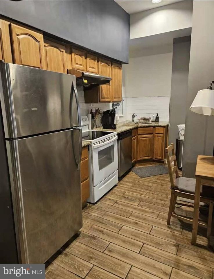 1829-2F Spruce St Apt 2f - Photo 7 of 11