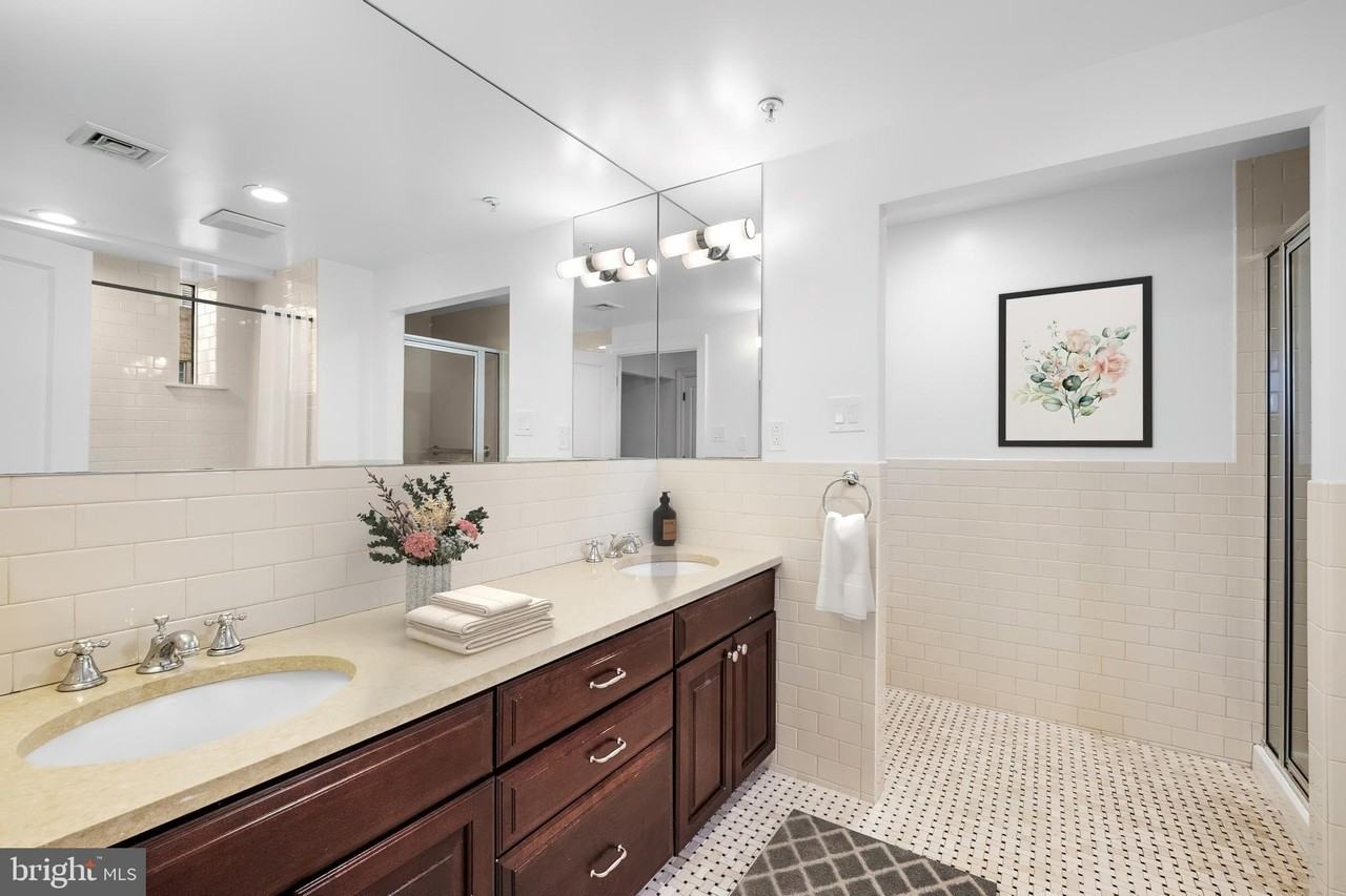 222 W Rittenhouse Sq Apt 801 - Photo 7 of 13