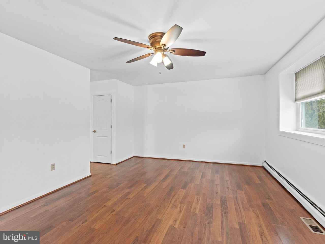 912 Bergen St - Photo 4 of 23