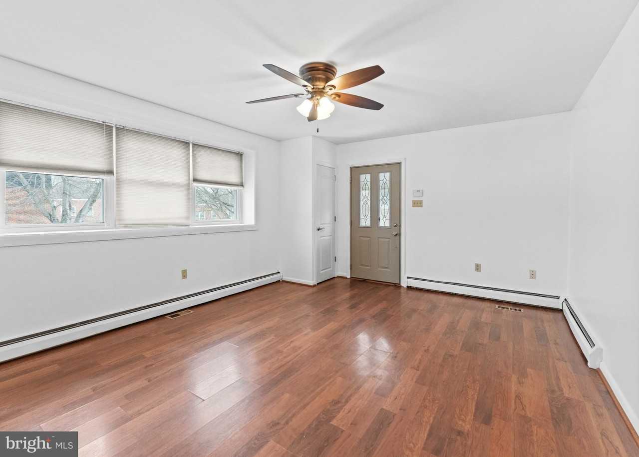 912 Bergen St - Photo 5 of 23