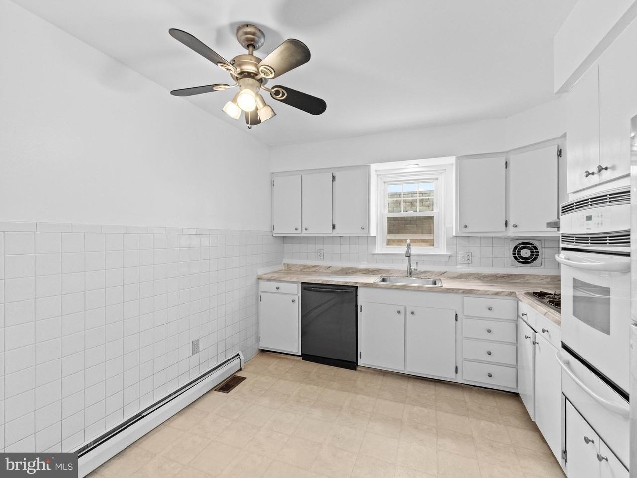 912 Bergen St - Photo 6 of 23