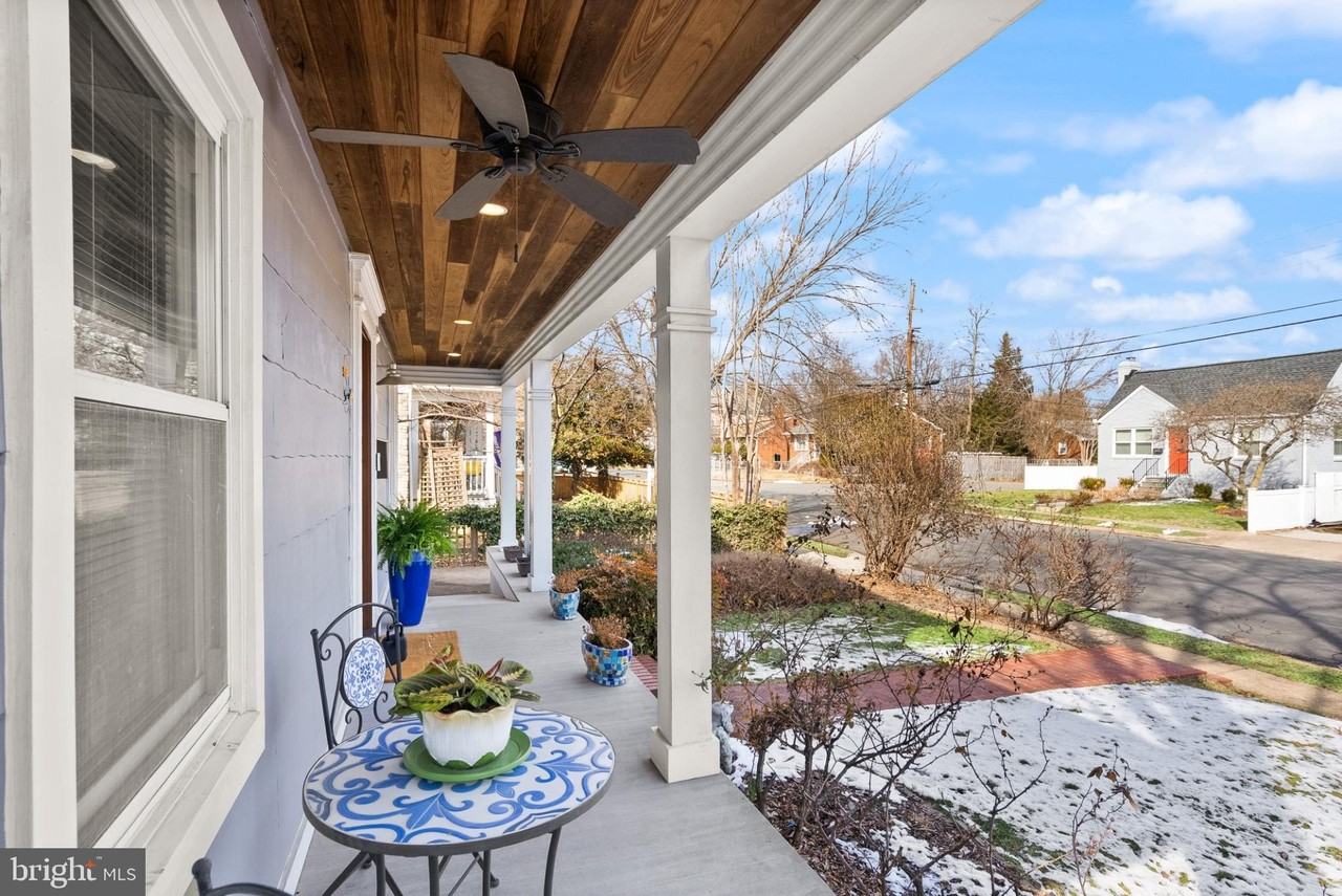 1804 S Oakland St - Photo 3 of 50