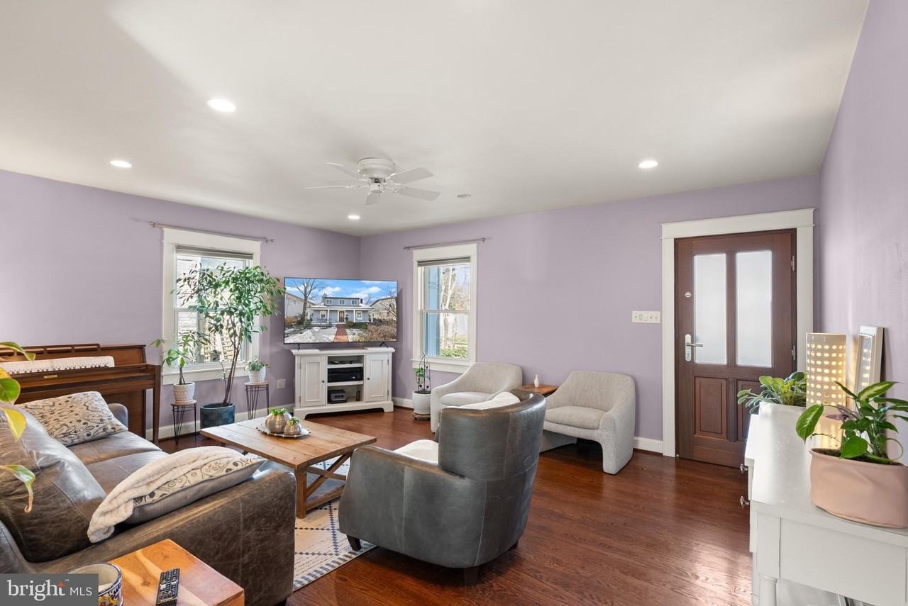 1804 S Oakland St - Photo 5 of 50