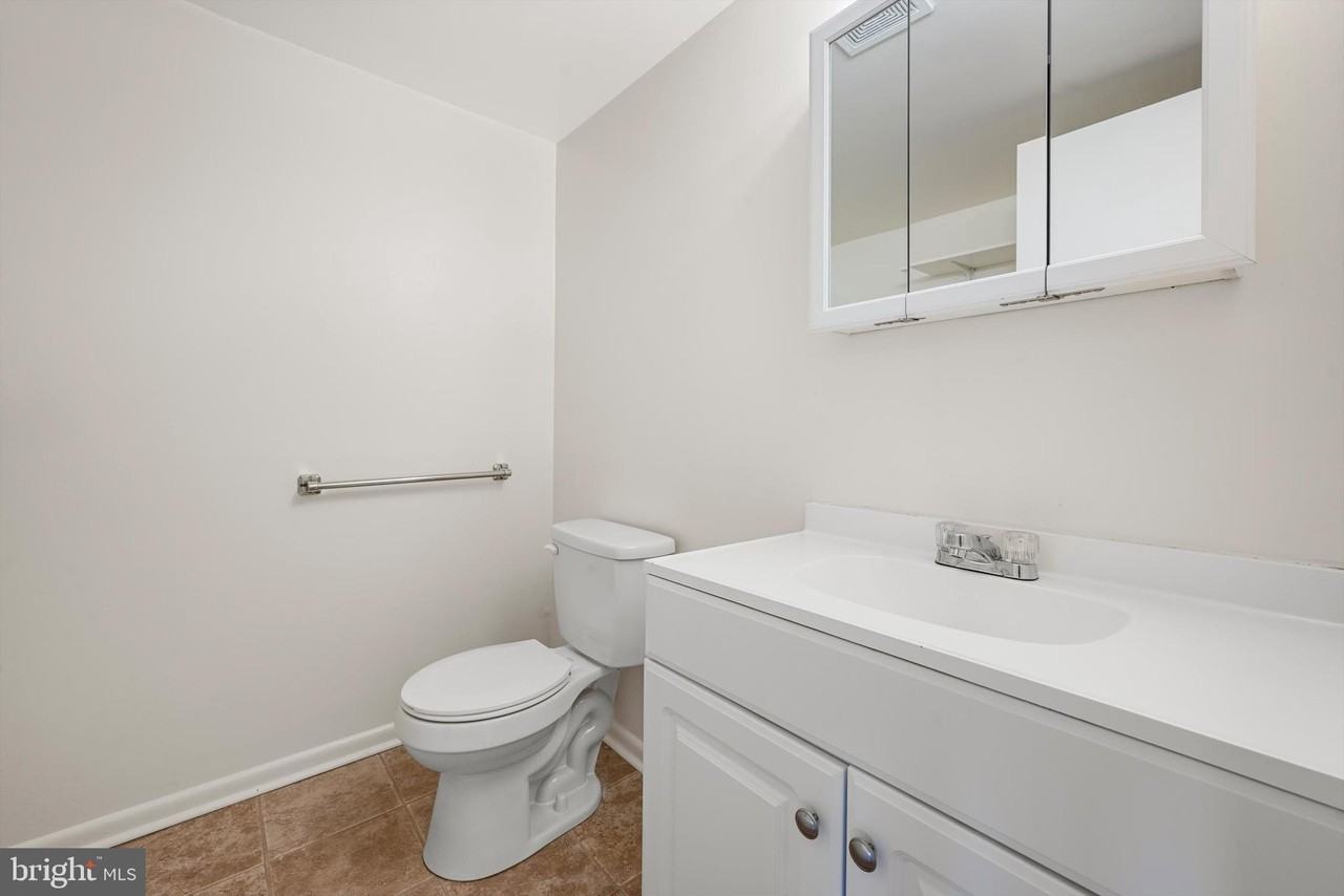 105 Cameron St - Photo 5 of 12