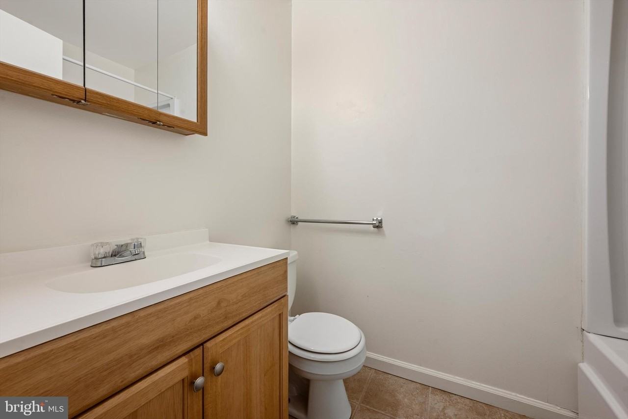 105 Cameron St - Photo 7 of 12