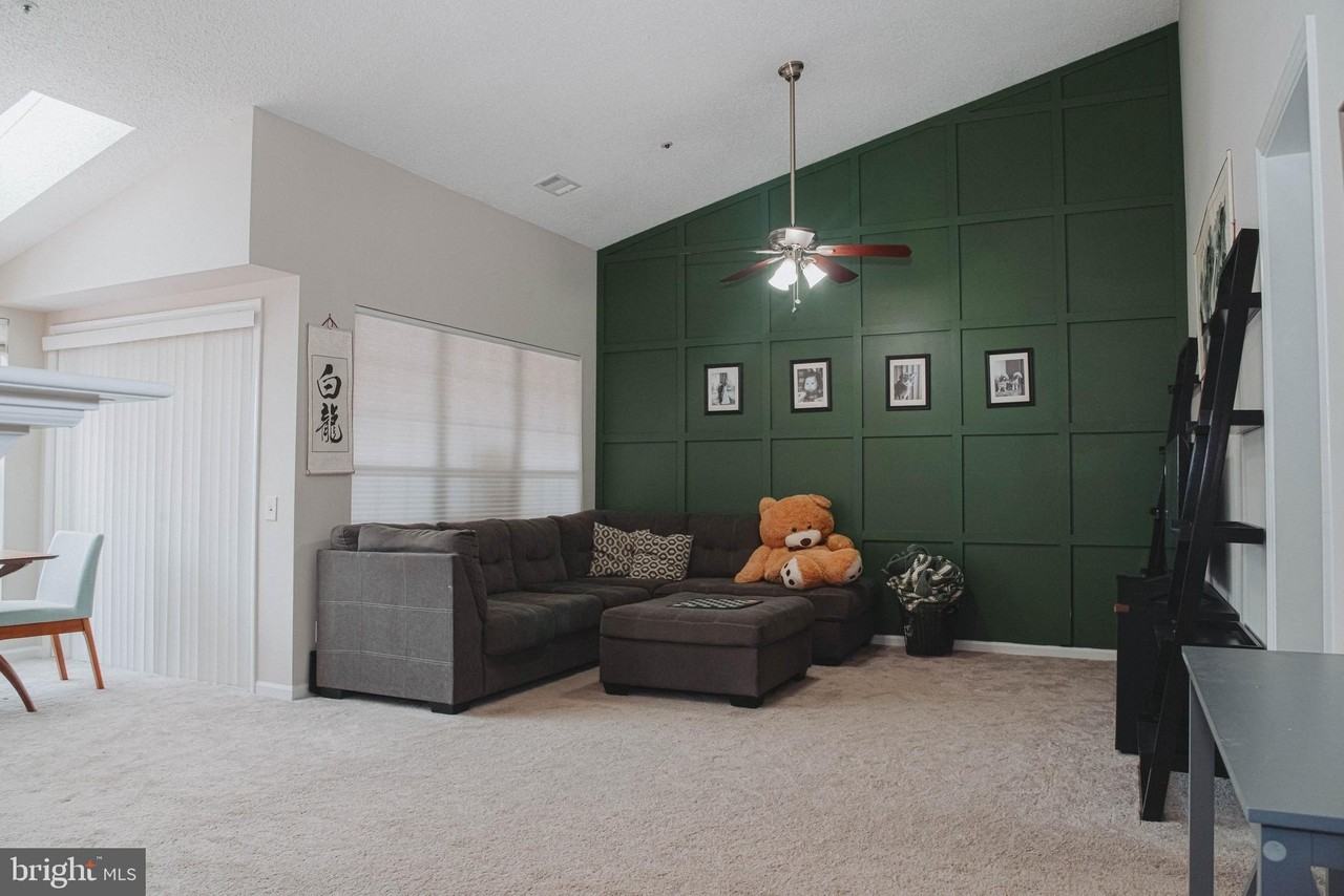 2830 Emma Lee St Apt 302 - Photo 4 of 23