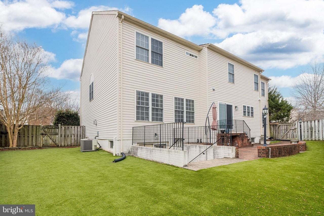 6239 Willowfield Way - Photo 3 of 45