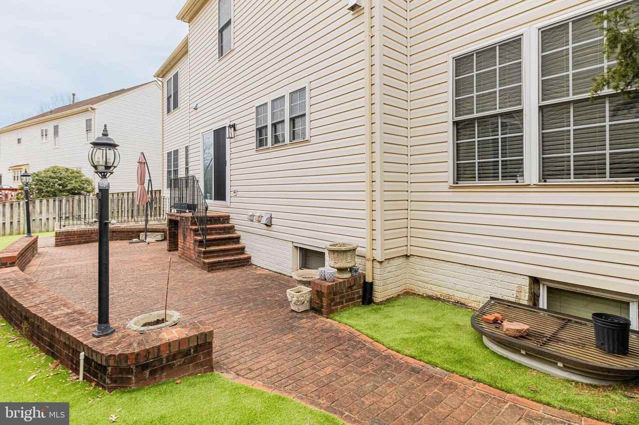 6239 Willowfield Way - Photo 4 of 45