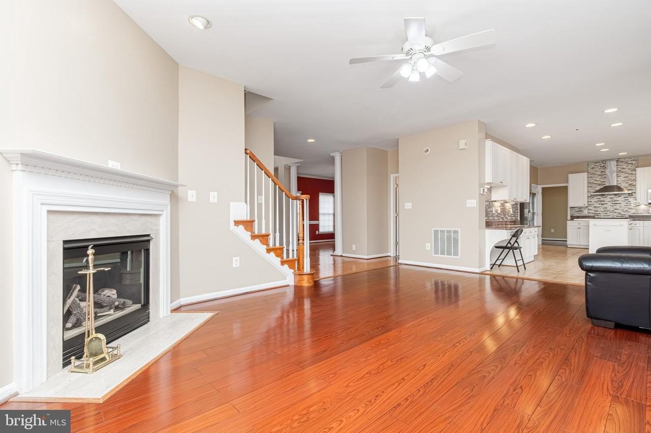 6239 Willowfield Way - Photo 7 of 45