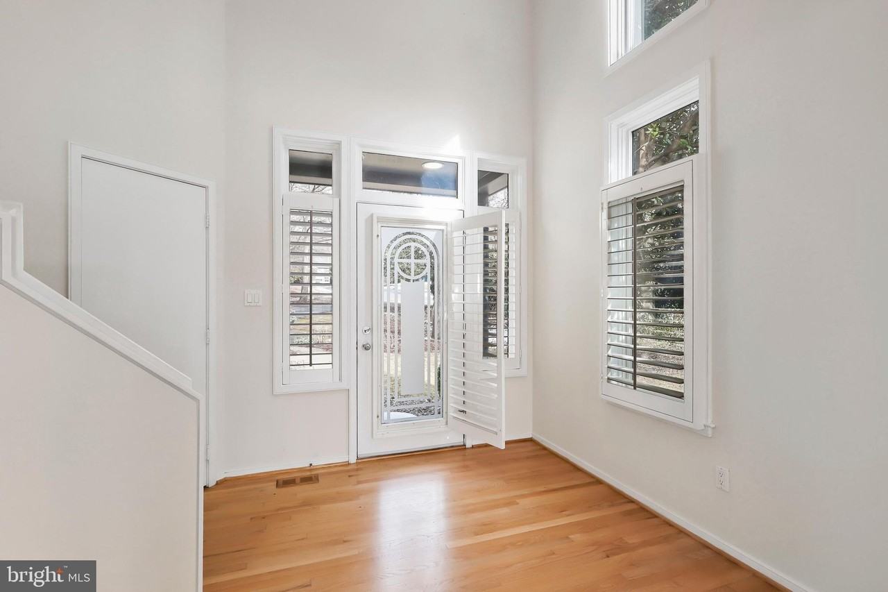 1460 Waterfront Rd - Photo 4 of 50