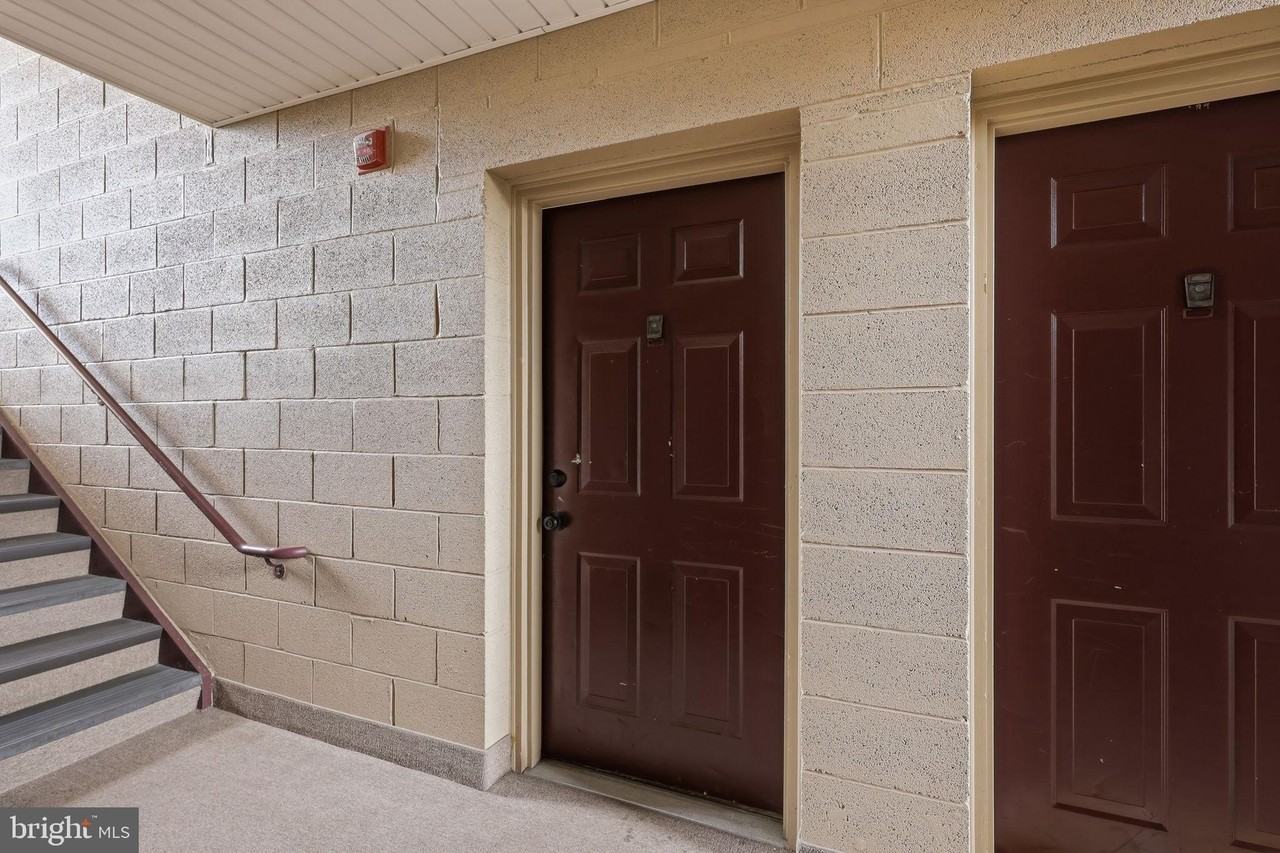 9569 Coggs Bill Dr Apt 301 - Photo 3 of 24