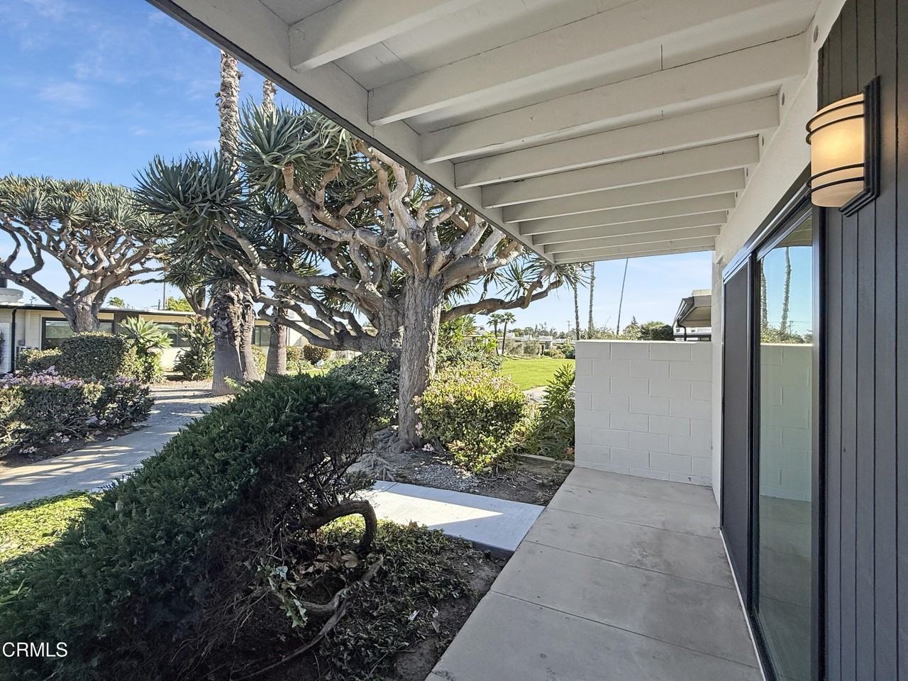 61 Redwood Ave - Photo 3 of 48