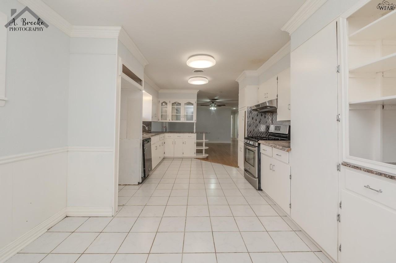 2725 Devon Rd - Photo 3 of 38