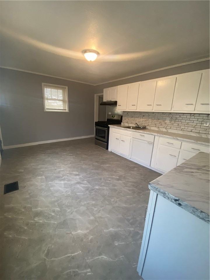 2927 Stayton St - Photo 7 of 24