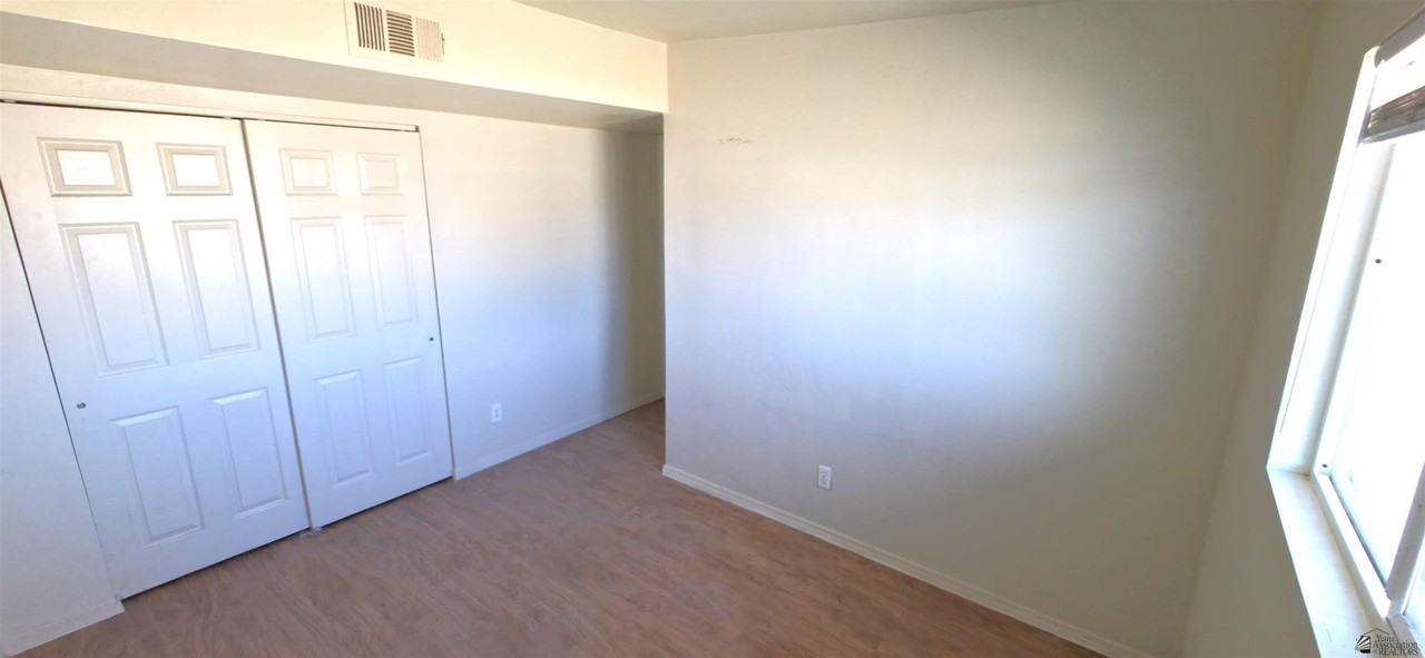 1902 W 18th St - Photo 7 of 10