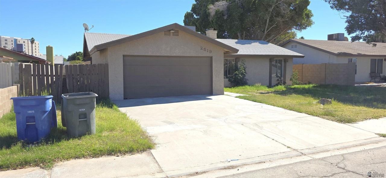 2519 S 18th Ave - Photo 3 of 13