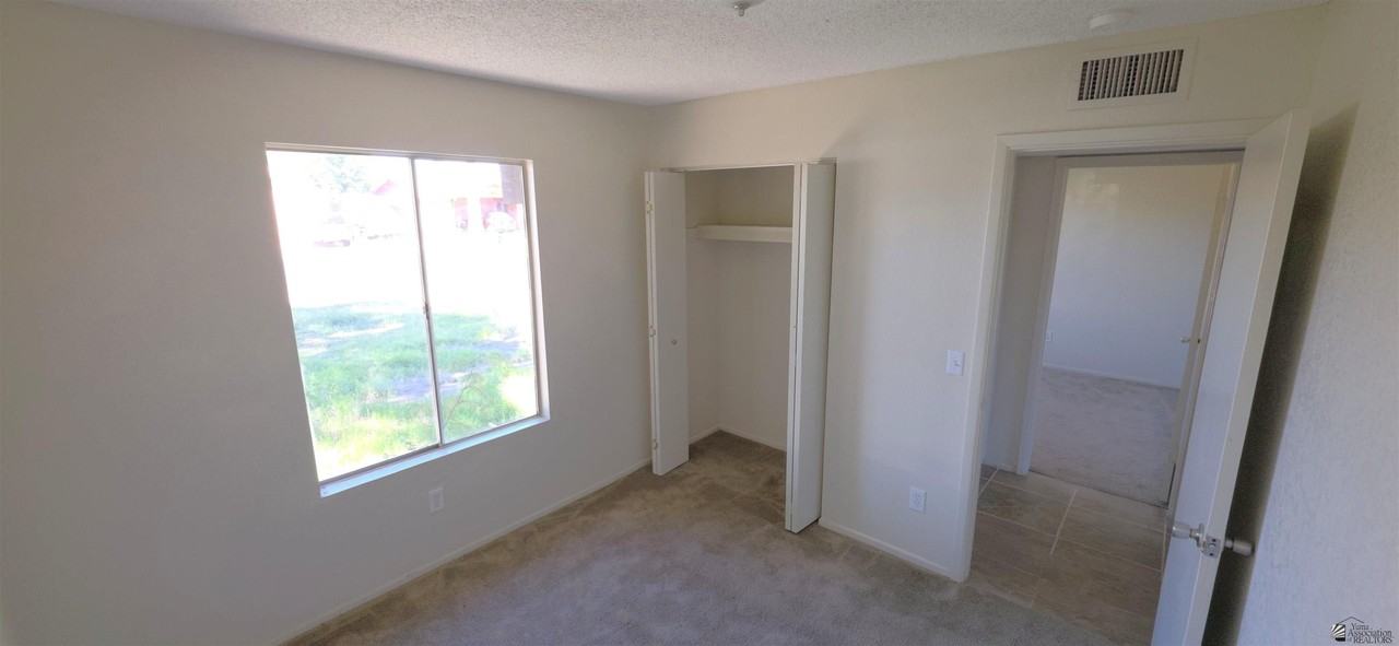 2519 S 18th Ave - Photo 7 of 13