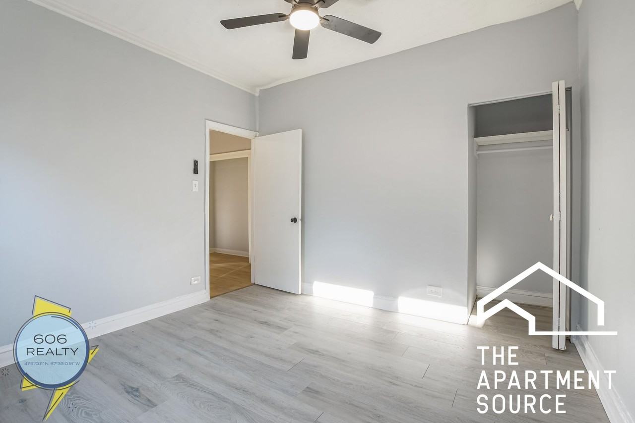 S Drexel Blvd #2N - Photo 5 of 13